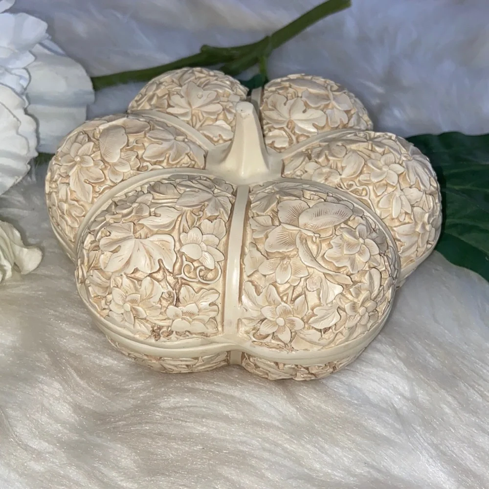 Vintage Floral Carved Ivory Dynasty Pumpkin Jewelry Box Trinket Tray